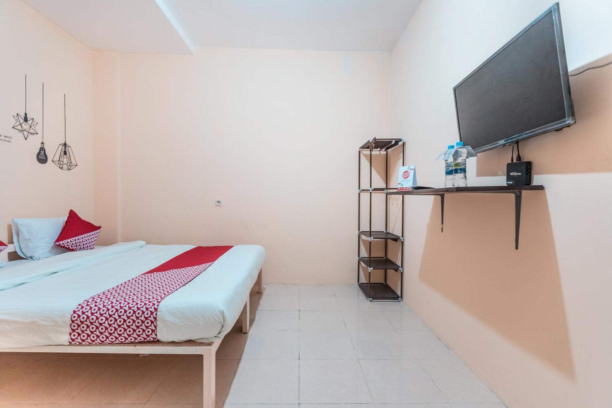 Super Oyo 2034 Eden Guest House Depok Exterior photo